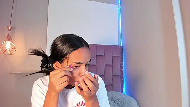 Roxy Stonee online show from April 1, 7:22 pm