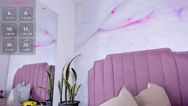 Lia Guzman online show from October 26, 3:57 am