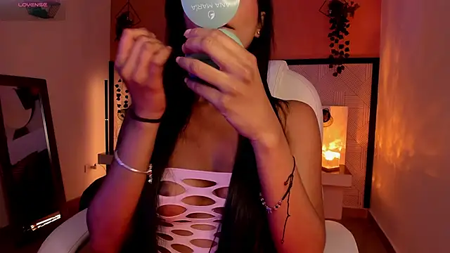 Gigi Strawberry online show from June 11, 7:27 am