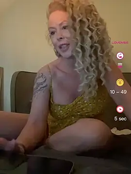 skyetaylor online show from April 29, 2:53 pm