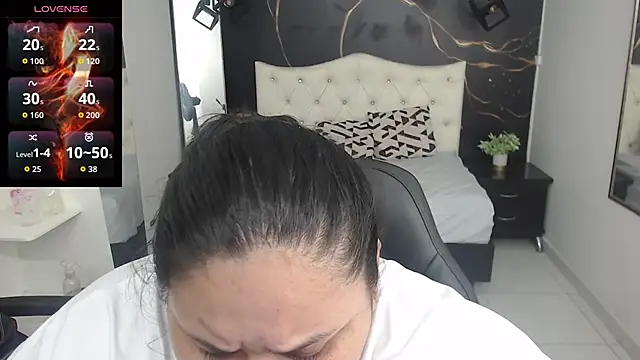 Aaliyah11 online show from November 12, 1:14 am