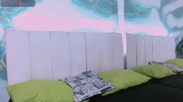 triana crimson online show from September 22, 11:47 pm