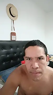 liamlara online show from May 24, 7:13 pm