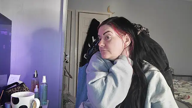 AureliaXOX online show from December 3, 1:02 pm