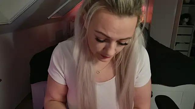 TessaWayne online show from October 27, 8:14 pm