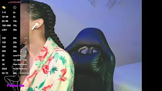 SallyWhitee online show from December 17, 4:16 am