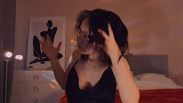 Mia Luw online show from September 20, 6:55 am