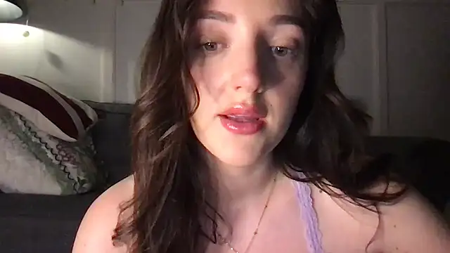 laceyjames24 online show from April 18, 7:29 pm