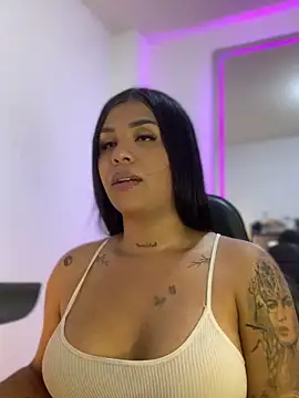 tinalove7 online show from April 4, 9:13 pm