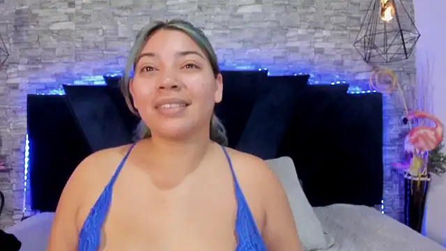 Sophia Brunett online show from April 4, 11:42 am