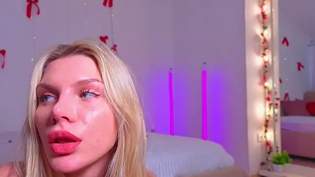 Nicole Hampton online show from April 16, 2:50 pm