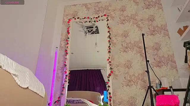 Nicole Hampton online show from March 30, 5:45 pm