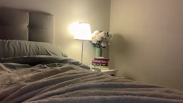 skyejde online show from November 16, 5:24 pm