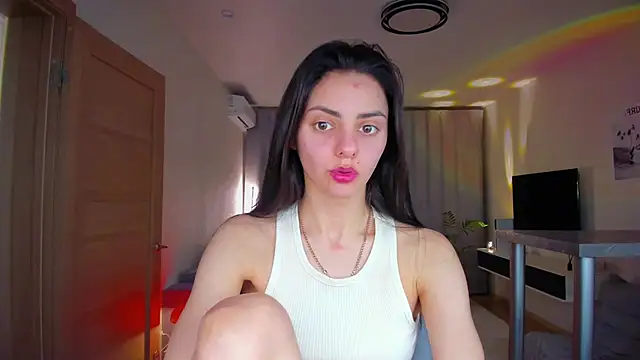 EmiliaZen online show from April 3, 6:39 pm