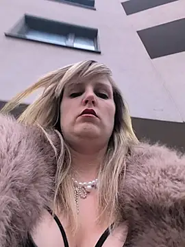 Sexybiene969 online show from March 27, 5:02 pm