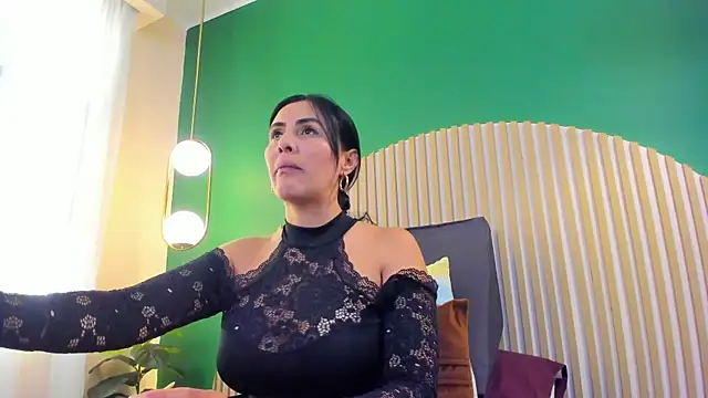 scarlet edwars online show from November 12, 9:35 pm