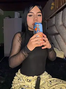 Laura-Khalifa online show from February 25, 6:12 am