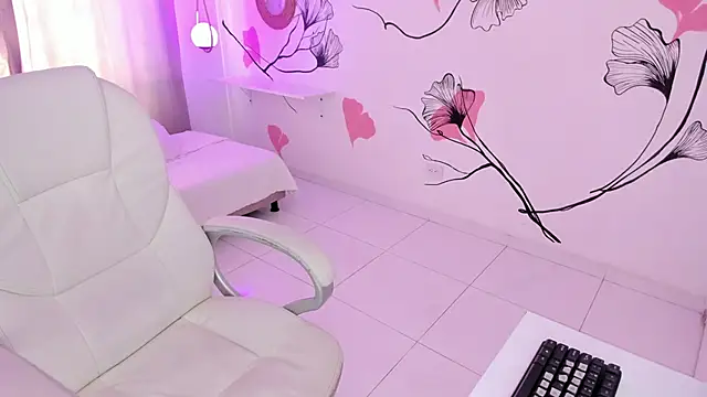 Isabela Fiorelli online show from October 9, 1:15 pm