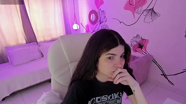 Isabela Fiorelli online show from April 14, 1:44 pm