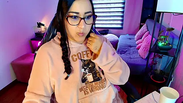 cherryy bombshelll online show from May 7, 3:38 pm