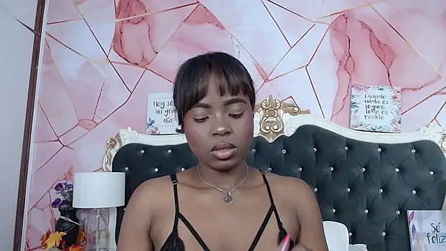 LindaBird online show from November 10, 8:59 pm