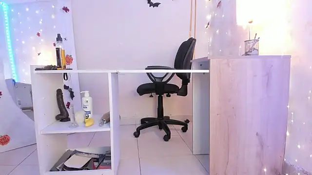 Emylyjonhs online show from October 21, 8:24 pm