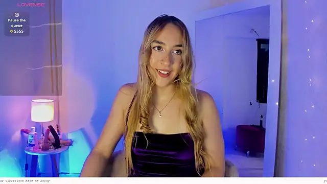 Emylyjonhs online show from February 4, 8:45 pm