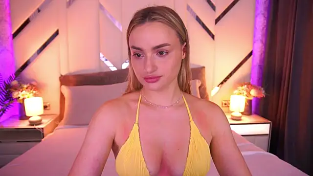 LindsieGreyy online show from June 26, 12:50 pm