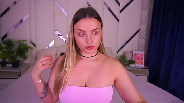 LindsieGreyy online show from November 8, 8:08 am