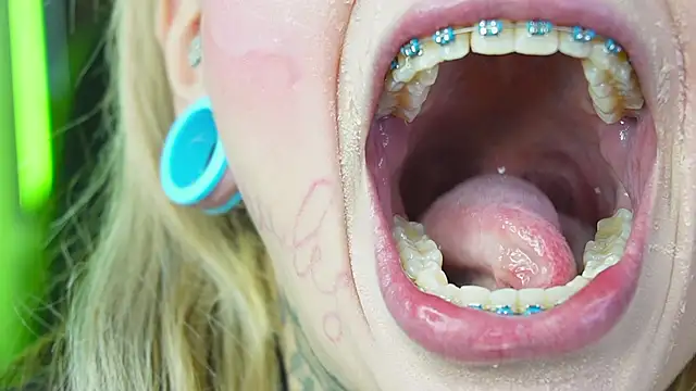 miss   angel online show from March 13, 11:44 am