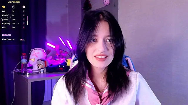 Hisoka akerley online show from July 19, 3:20 am
