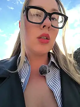 Mona Plus online show from November 3, 7:45 am