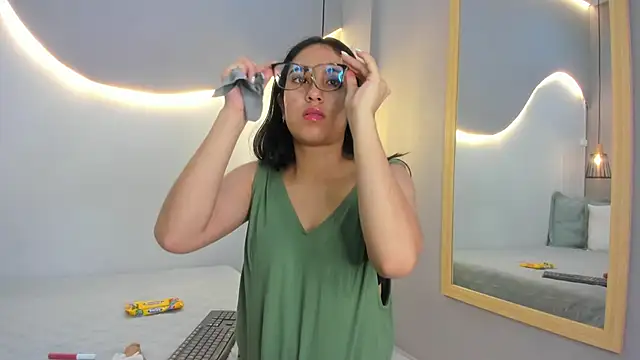 lucelly 15 online show from December 17, 11:47 am