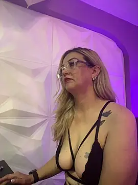 Azaahara  online show from February 26, 2:05 pm