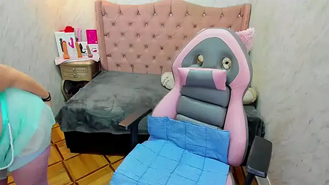 Lianngrace online show from October 28, 3:40 pm