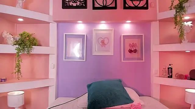 SofiaBennett  online show from October 10, 12:21 pm