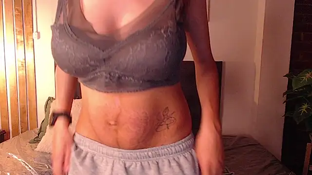 fyreandfox  online show from October 30, 9:05 pm