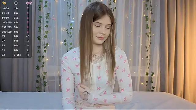 CarolinePepper online show from April 1, 2:36 pm