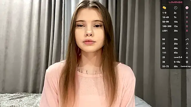 CarolinePepper online show from October 20, 3:04 pm