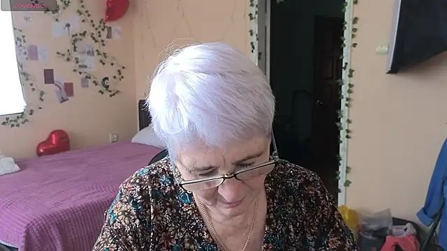 Sandra Snowflake online show from June 5, 5:33 am