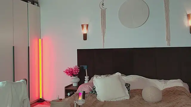 LunaticaBae online show from October 10, 5:23 am