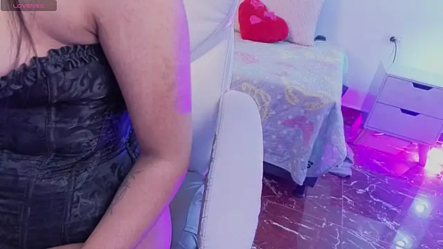 camille1310 online show from October 6, 11:09 pm