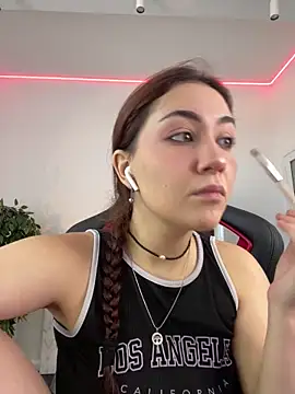 AshleySkott  online show from October 7, 8:30 am