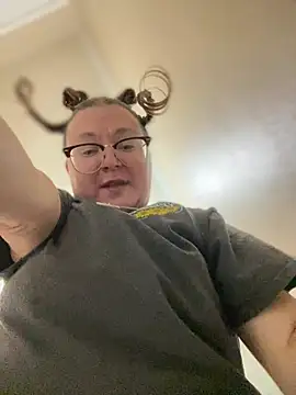 HTXBELLE online show from March 31, 10:10 pm