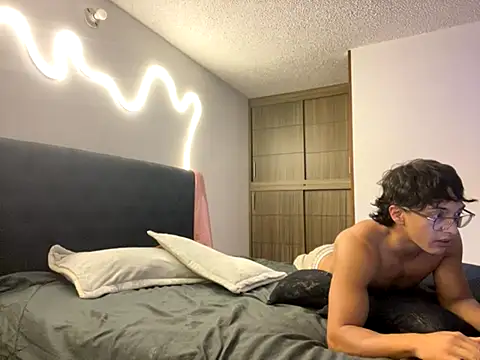 DesireLuxe online show from October 4, 7:47 am