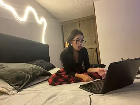 DesireLuxe online show from September 27, 5:36 am