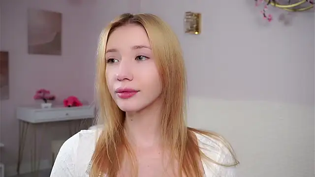 SunnivaCovil online show from March 5, 3:08 pm