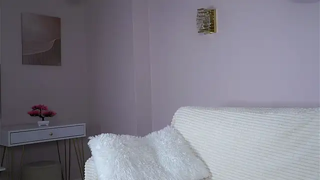 SunnivaCovil online show from November 3, 4:33 pm