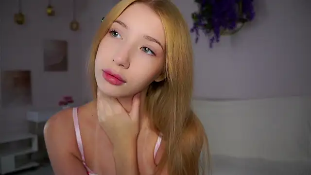 SunnivaCovil online show from December 15, 2:55 pm