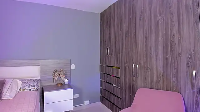 Ashly hills online show from October 17, 3:43 am